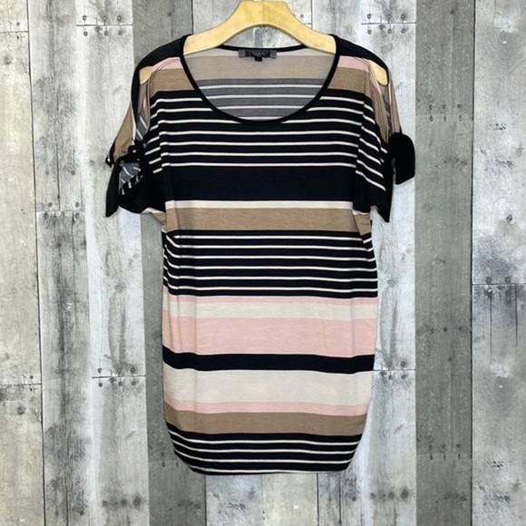 TUTTA‎ Bella maternity blouse. Black, pink & brown. Split shoulder w/ bow. Large - Picture 1 of 10